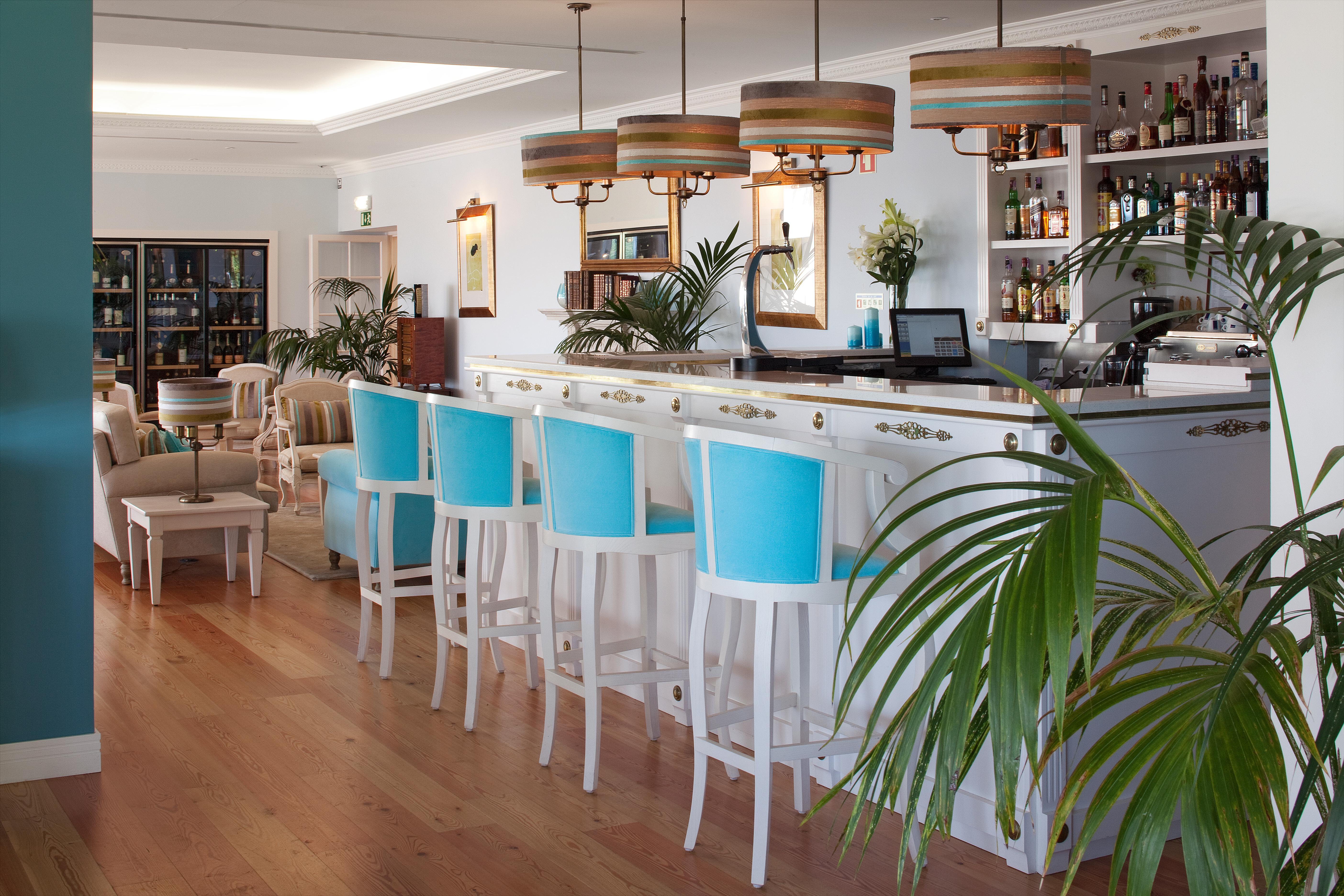 卡斯卡伊斯东望洋圣母湾精品酒店 卡斯凯什 外观 照片 The bar at the 2010 G8 Summit